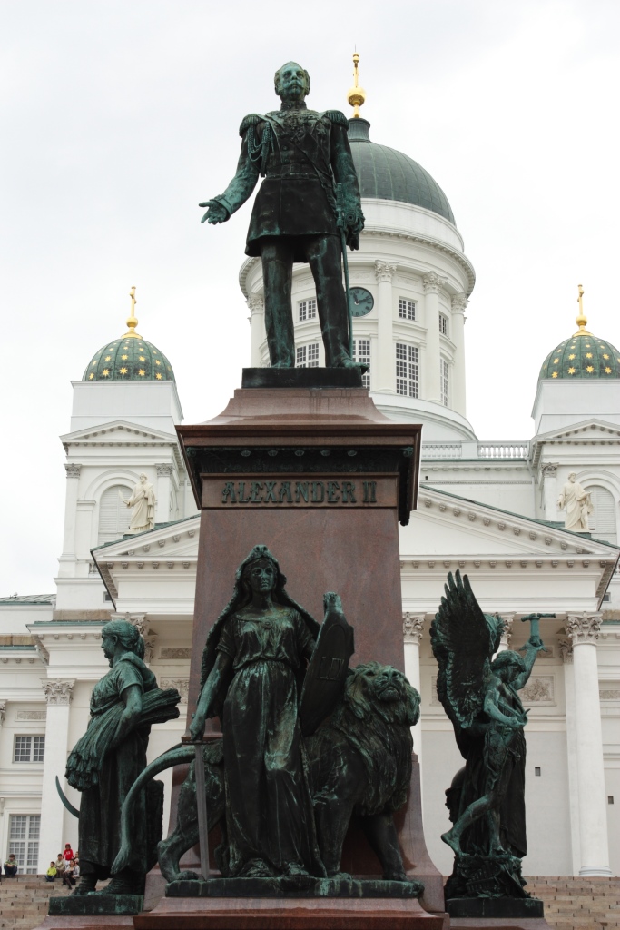 Helsinki, Plac Senatu, pomnik Cara Aleksandra II 