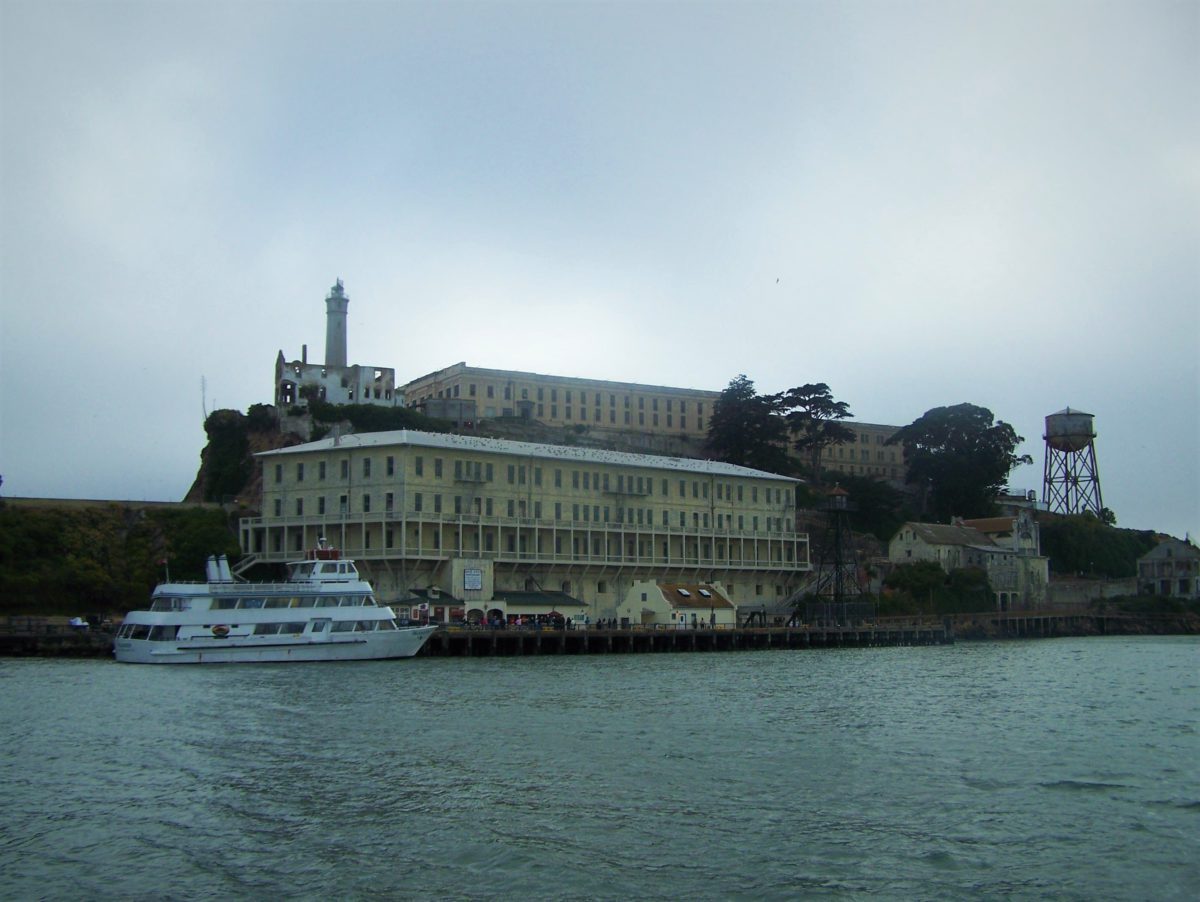 Alcatraz. Stare zabudowania najsłynniejszego więzienia na świecie