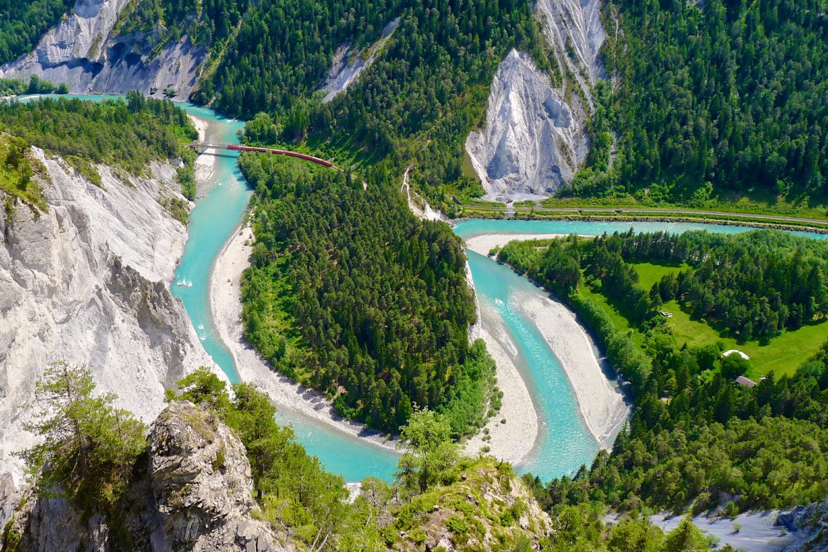 Glacier Express przecina Wąwoz Renu, nazywanego często szwajcarskim Wielkim Kanionem