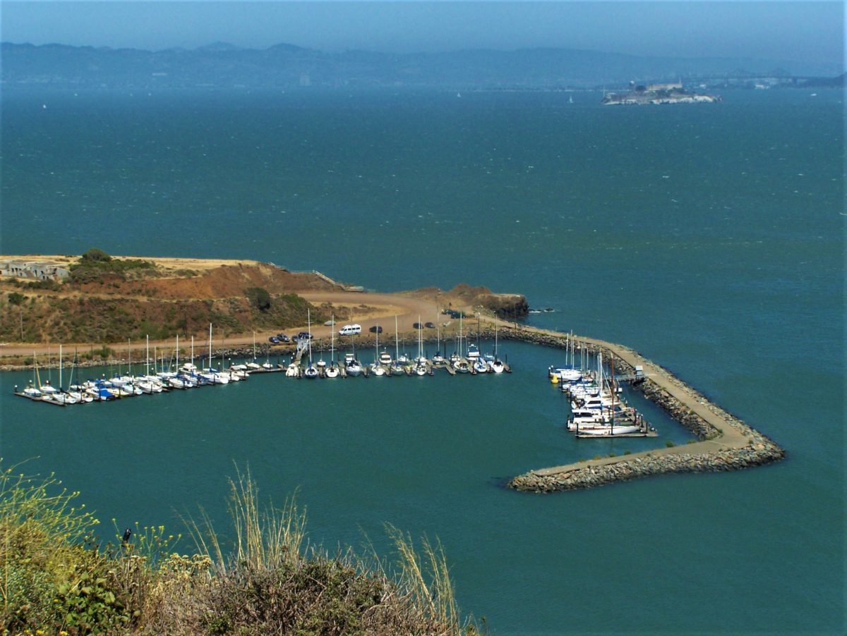 Niewielki port dla jachtów obok mostu Golden Gate