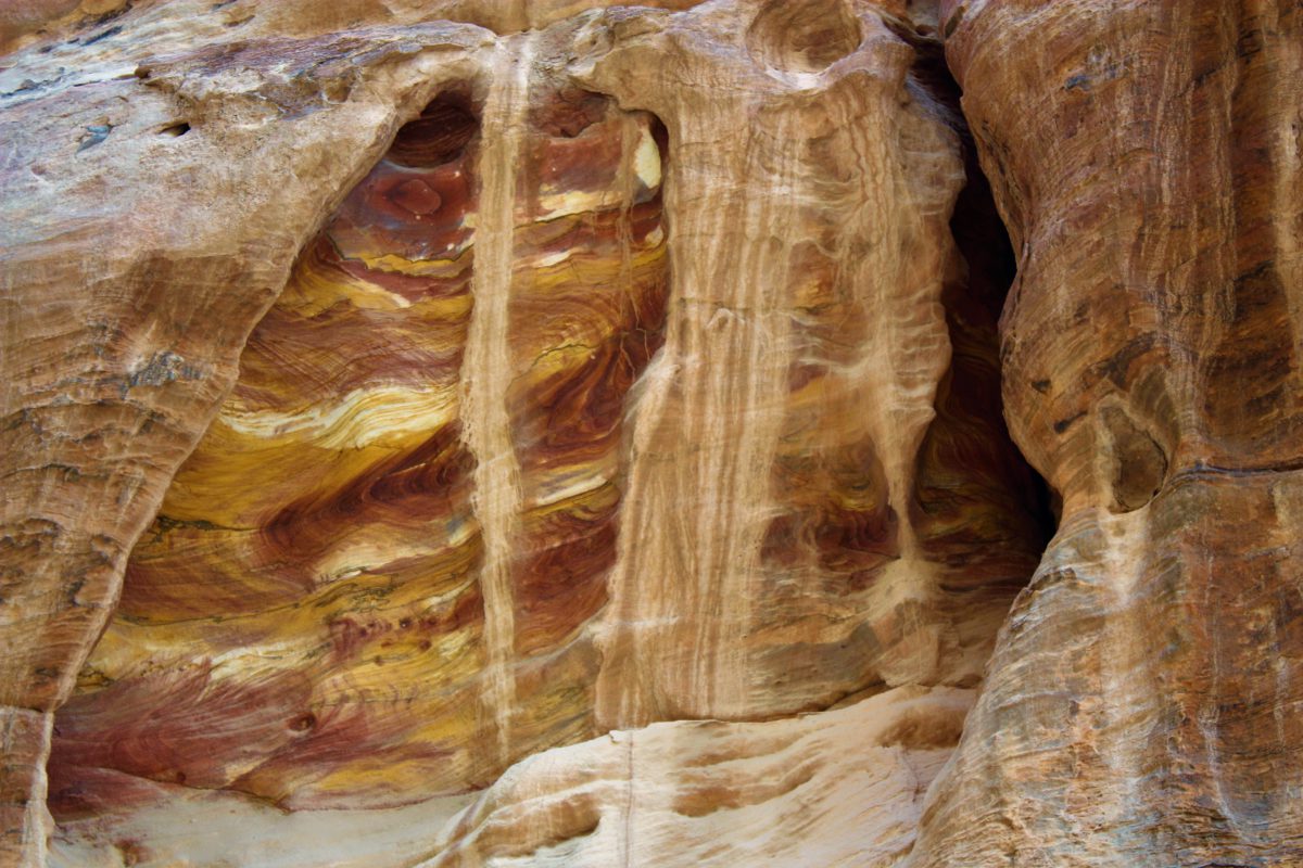 Kolorowe piaskowce Petry to prawdziwe arcydzieła natury