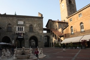 Bergamo - Piazza Vecchia - Palazzo della Ragione i Fontanna Contarini