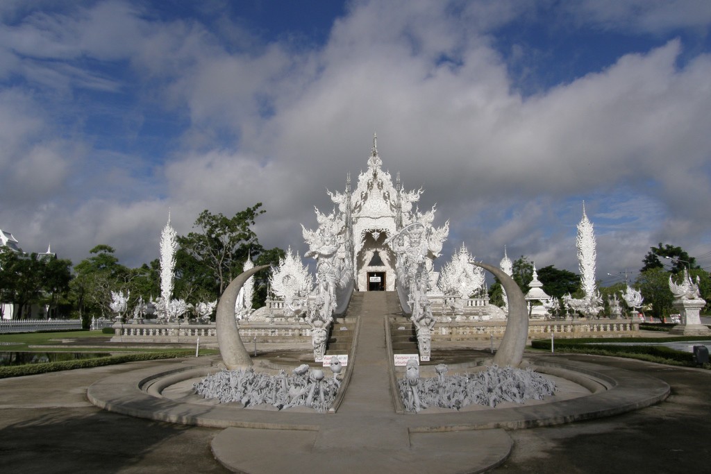 Tajlandia Wat Rong Khun (widok z przodu)