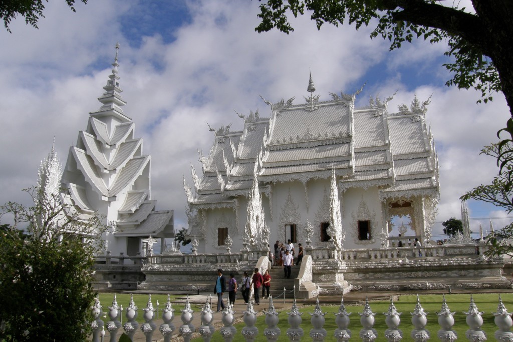 Tajlandia Wat Rong Khun (widok z boku)
