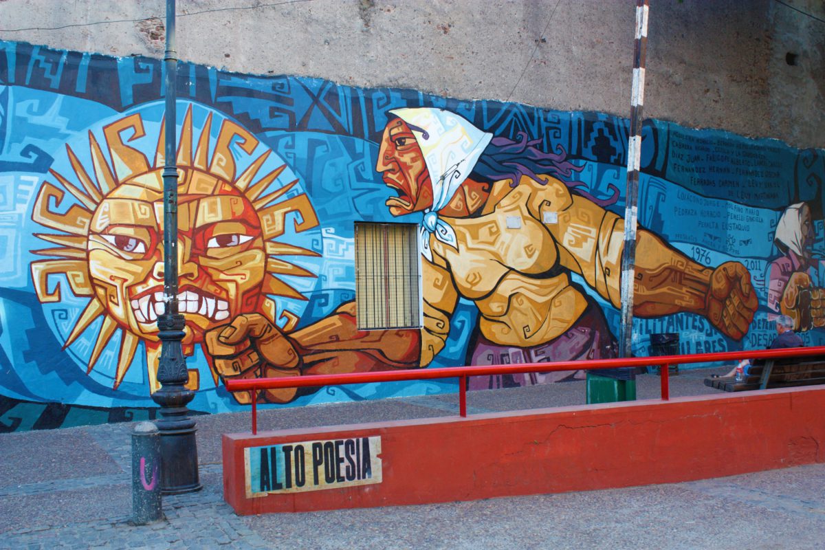 Kolorowy mural na ścianie w dzielnicy La Boca