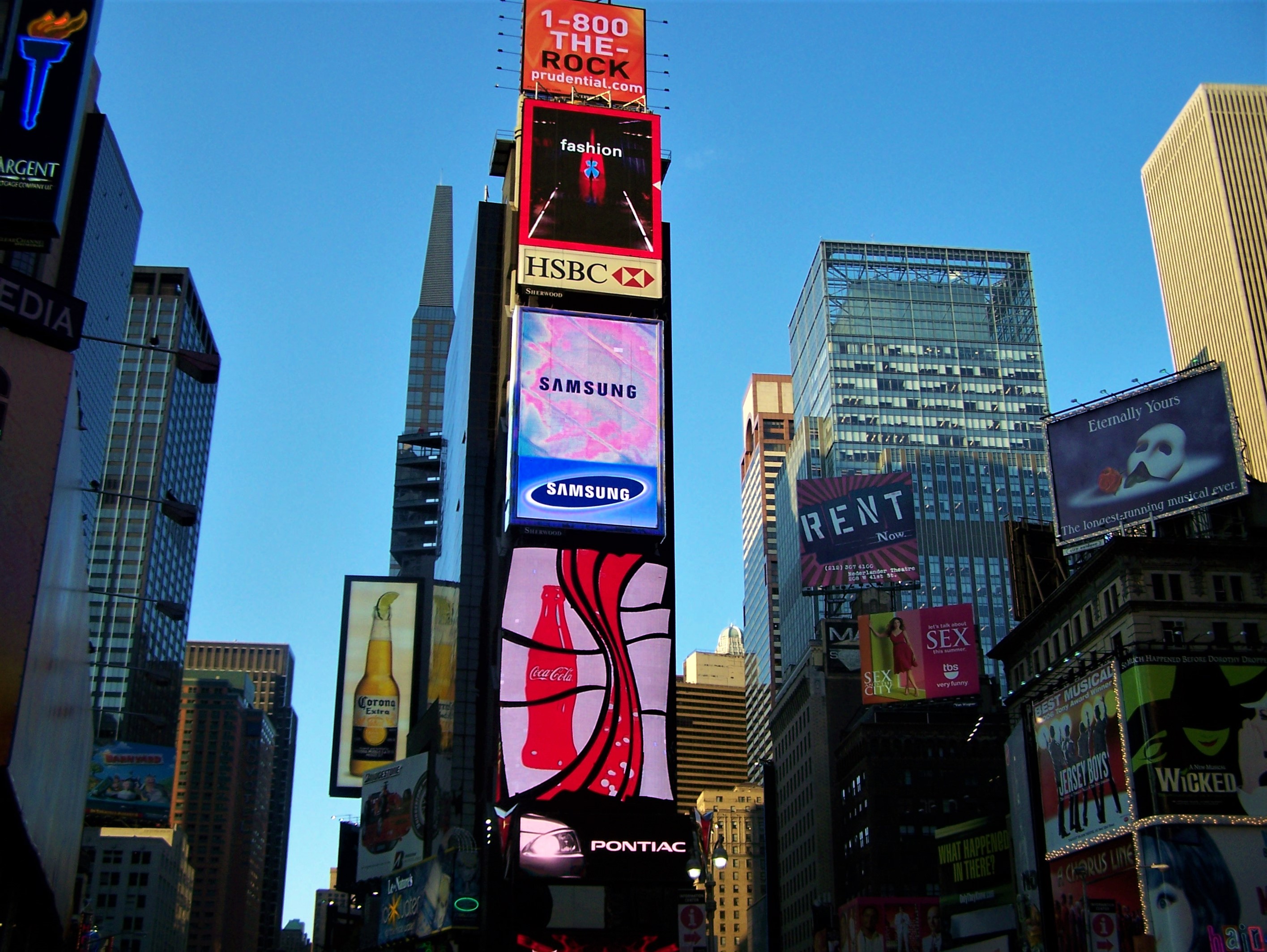 Time Square. Plac w sercu Manhattanu bywa nazywany najważniejszym skrzyżowaniem świata