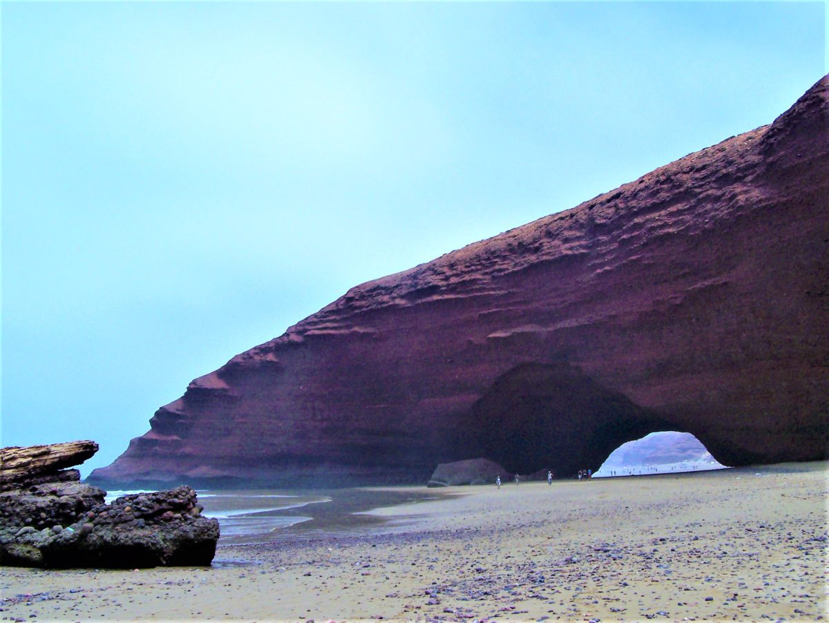 Plaża Legzira w Sidi Ifni nad Oceanem Atlantyckim