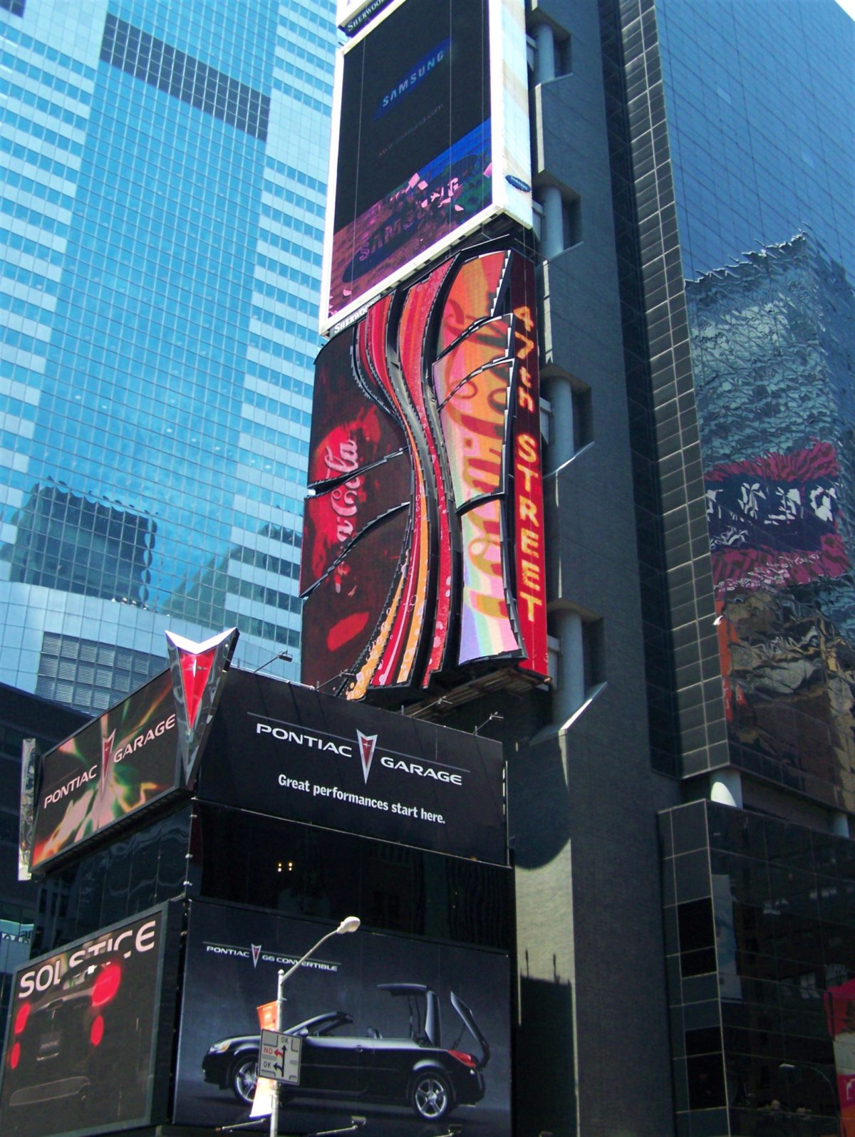 Reklama na Time Square jest niczym notowania na giełdzie. Tylko najbogatsze firmy mogą pozwolić sobie na zamieszenie banerów świetnych.