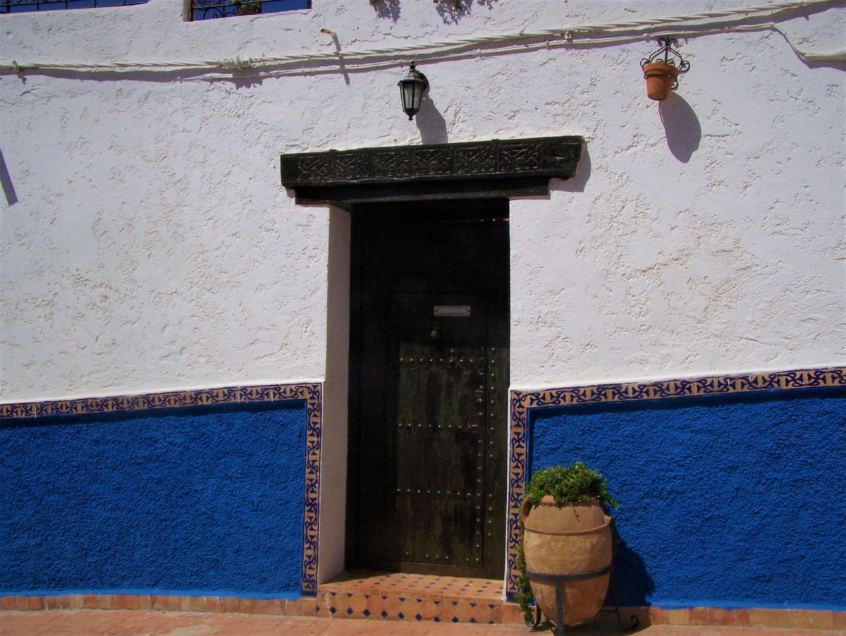 Wejście do jednego z domów w Kasbah des Oudaias, dzielnicy Rabatu w Maroku