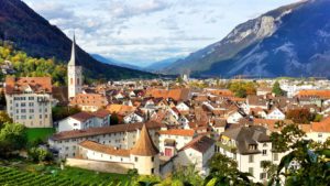 Widok na Chur, stolicę kantonu Gryzonia. Jest to najstarsze miasto w Szwajcarii