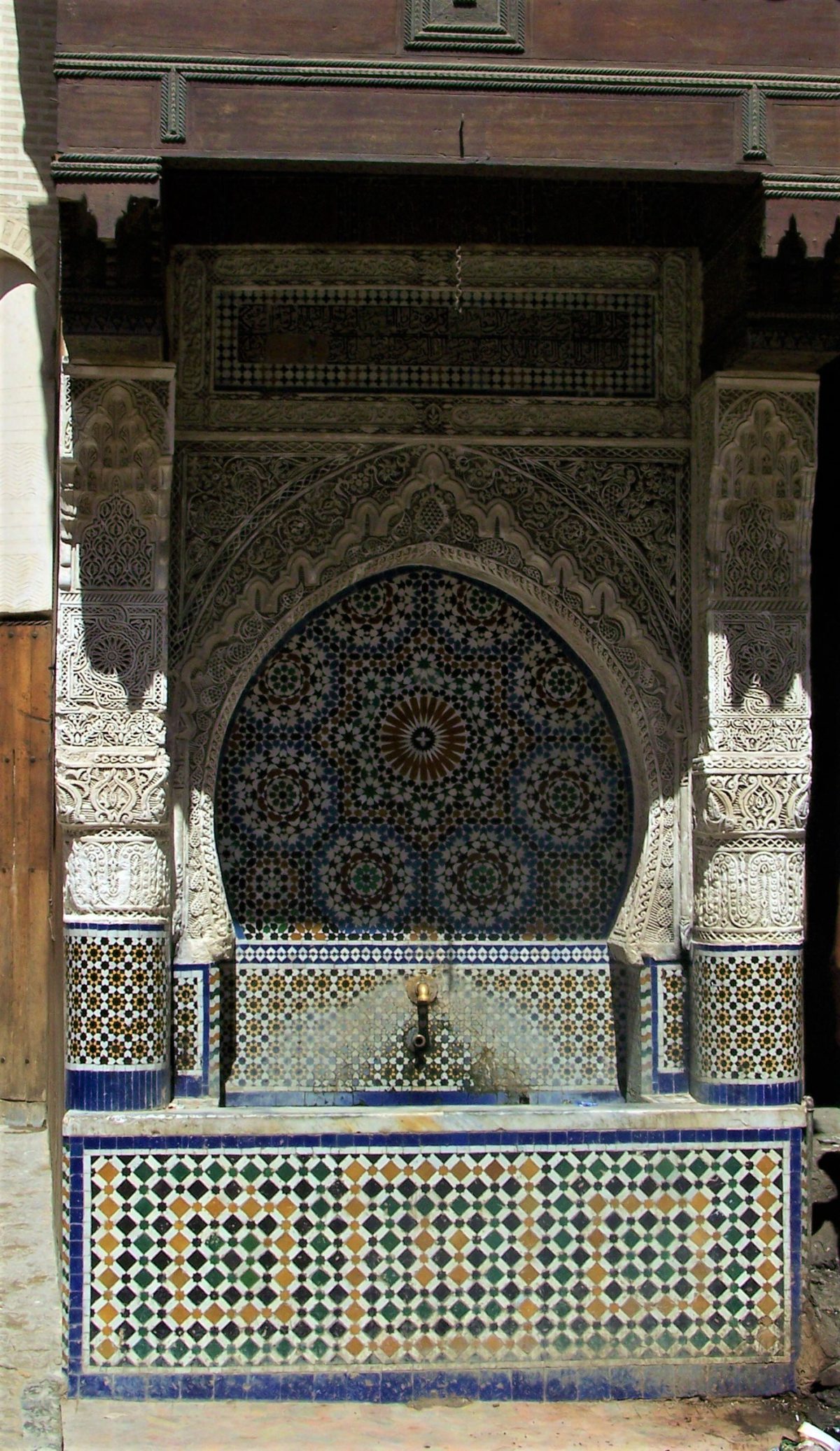 Woda jest w islamie symbolem wody, dlatego fontanny stają w Maroku niemal na każdym kroku