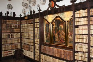 Bezcenne zbiory biblioteczne w Klasztorze Kartuzów