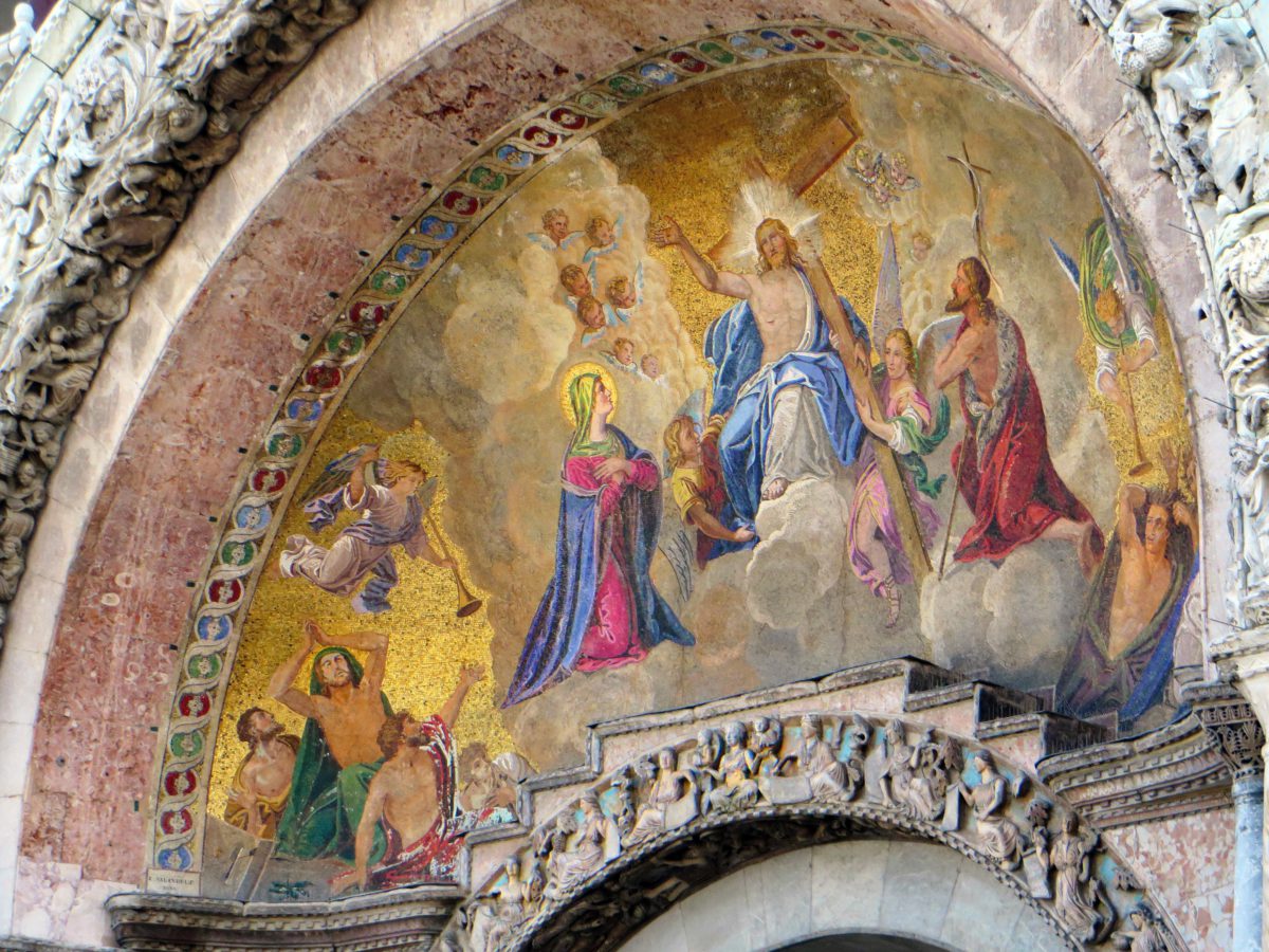 Złota mozaika na frontowej fasadzie Bazyliki Świętego Marka. Pochodzi z XIX w. i przedstawia scenę Sądu Ostatecznego
