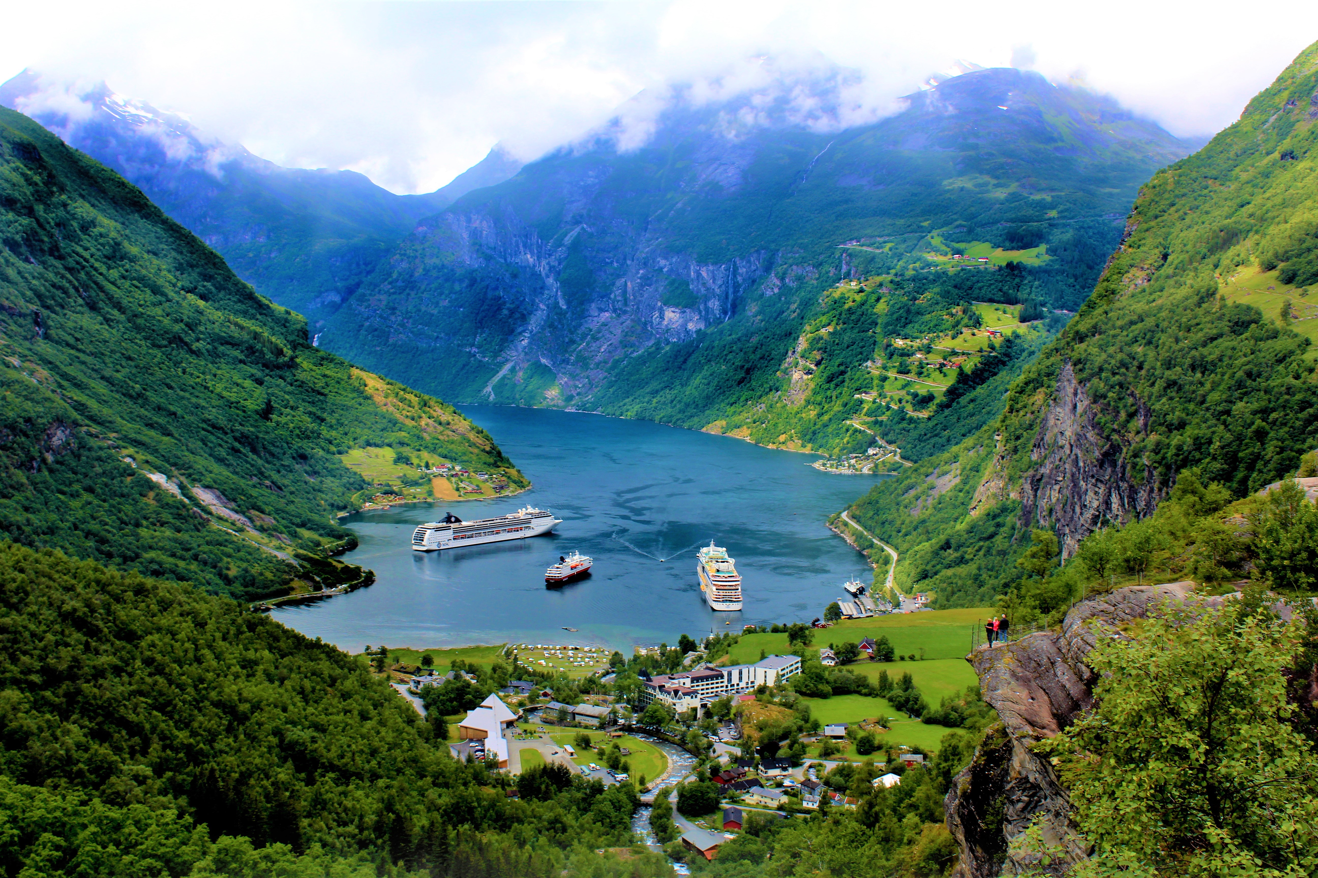 Jednym z najbardziej znanych fiordów Norwegii jest Geiranger