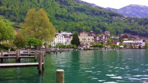 Jezioro Czterech Kantonów, przy którym leży miasto Lucerna